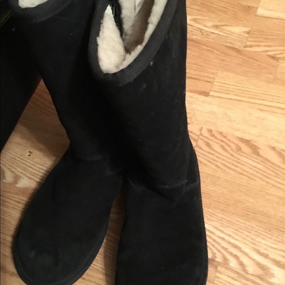 Suede Ugghs - Picture 2 of 5